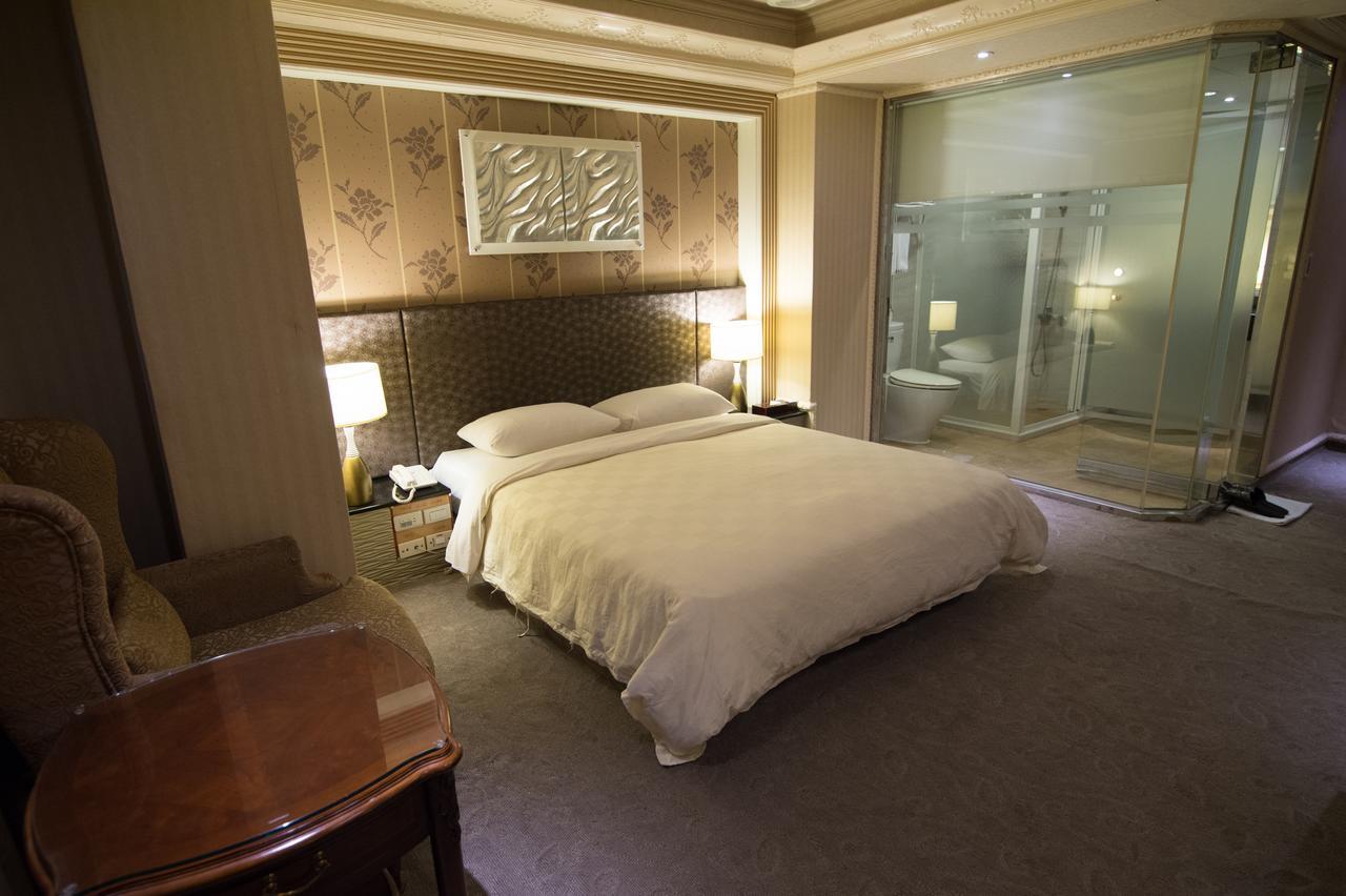 Mila Hotel Taichung Exterior foto