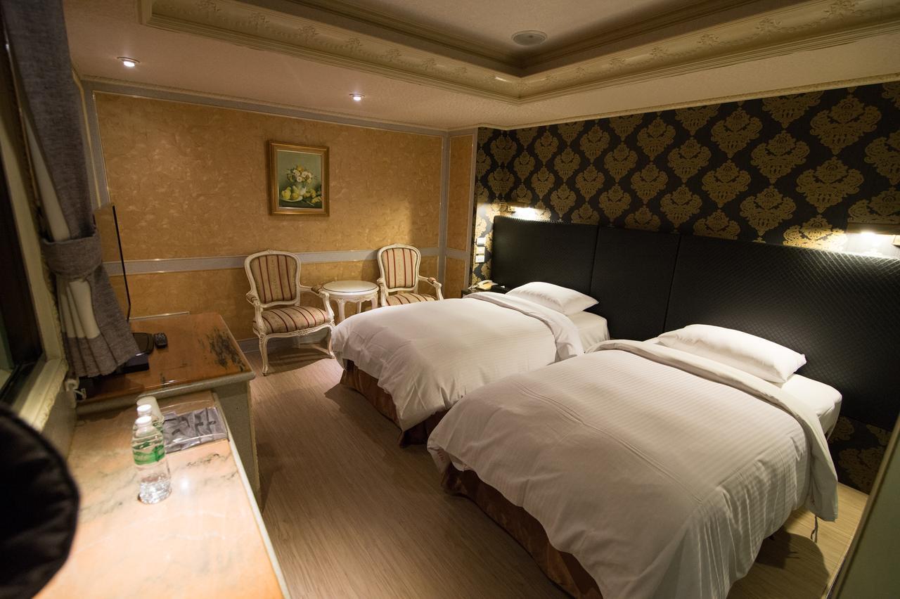 Mila Hotel Taichung Exterior foto